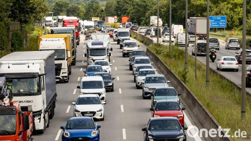 Zum Ferienende drohen am Wochenende auf vielen Autobahnen Staus. (Symbolbild) Bild: Ulrich Perrey/dpa
