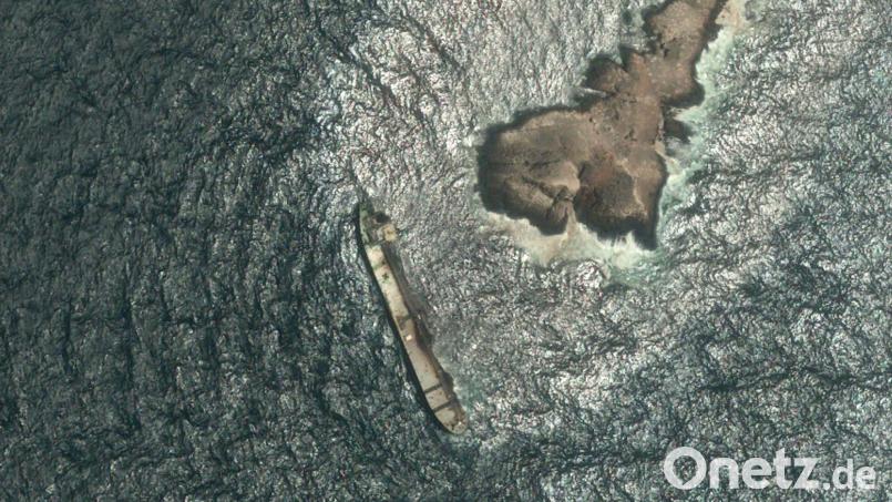 Satellitenbilder zeigen das Ausmaß der Verschmutzung durch den Tanker „Caroline Bezengi“. Bild: Uncredited/Pléiades © CNES 2026, Distribution Airbus DS/dpa