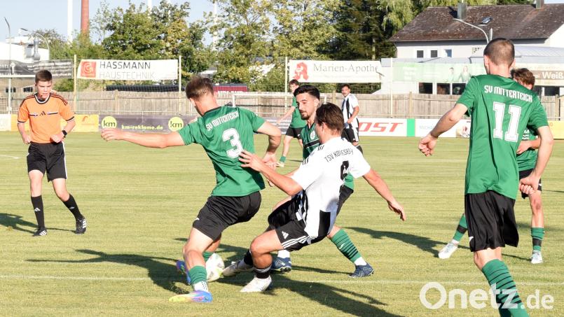 Am vergangenen Wochenende kassierte der TSV Konnersreuth beim SV Mitterteich II (Szene) mit 1:2 die erste Niederlage in dieser Saison. Am fünften Spieltag empfängt der TSV den FC Tirschenreuth, die Bezirksliga-Reserve gastiert beim ASV Wunsiedel. Bild: Rudi Gebert