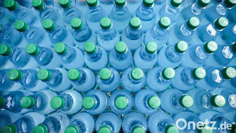 Die Nachfrage vor allem nach alkoholfreien Getränken ist derzeit hoch. (Symbolbild) Bild: Jan Woitas/dpa