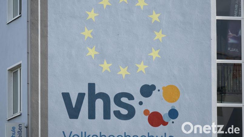 Das neue Programm der Volkshochschule (VHS) Amberg umfasst rund 250 Kurse in den Bereichen Gesellschaft, Beruf, Digitalisierung, Sprachen, Gesundheit sowie Kultur und Kreativität. Symbolbild: Sebastian Kahnert/dpa
