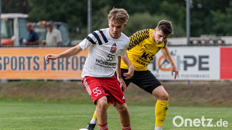 Paul Fenzl (vorne) fehlt dem SC Luhe-Wildenau im Derby gesperrt. Archivbild: Hannah Dirscherl