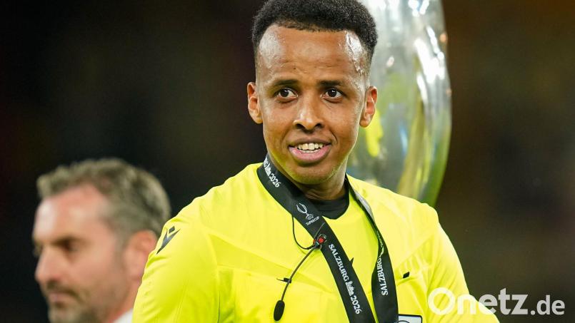 Omar Artan hat sich bei der UEFA für die Nominierung als Schiedsrichter des Supercup-Duells bedankt. Bild: Darko Bandic/AP/dpa