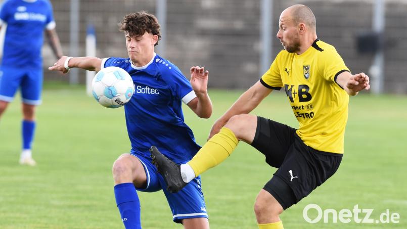 In der vergangenen Bezirksliga-Saison spielte Friedrich Lieder noch im Trikot des FC Amberg gegen die SpVgg SV Weiden II. Nun zieht der Ex-Spielertrainer der Vilsstädter das Weidener Trikot über – in der Bayernliga. Archivbild: Gerhard Büttner