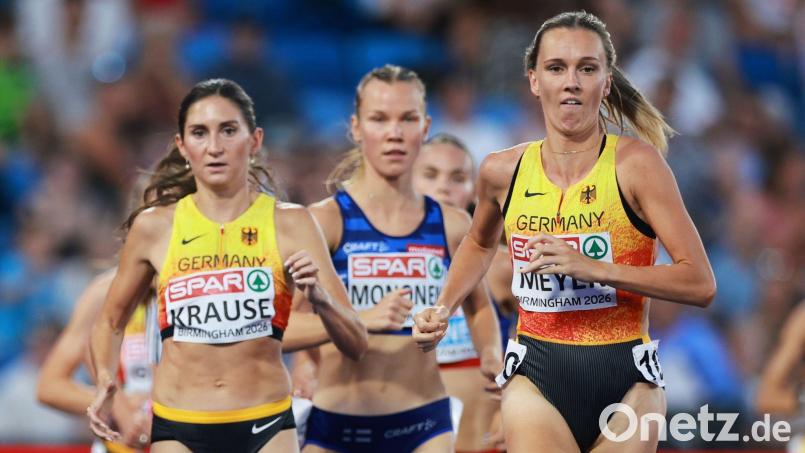 Gesa Krause (l) zeigte Verständnis für das emotionale Interview von Lea Meyer nach dem EM-Finale über 3.000 Meter Hindernis. Bild: Morgan Harlow/AP/dpa