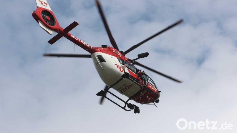 Nach einem schweren Unfall auf der Zufahrt zur Autobahn 81 war auch ein Rettungshubschrauber im Einsatz. (Symbolbild) Bild: Bodo Schackow/dpa