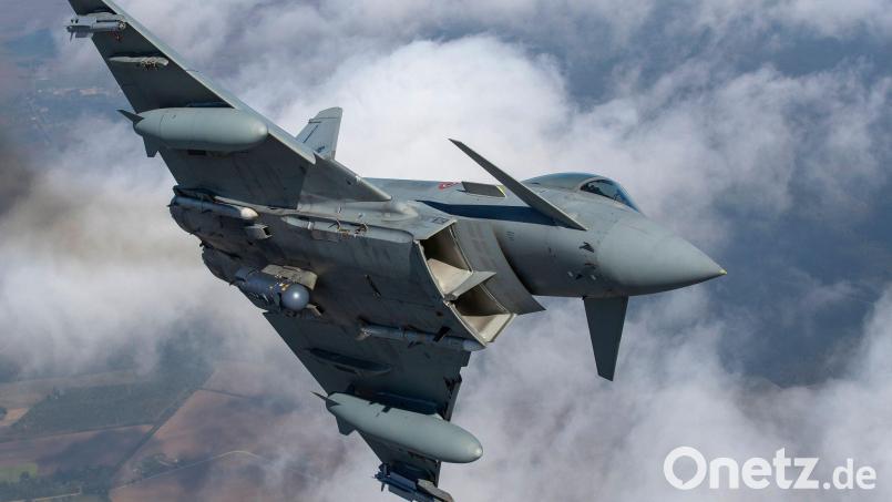 Ein „Eurofighter Typhoon“ der italienischen Luftwaffe holte die Drohne vom Himmel. (Archivbild) Bild: Mindaugas Kulbis/AP/dpa