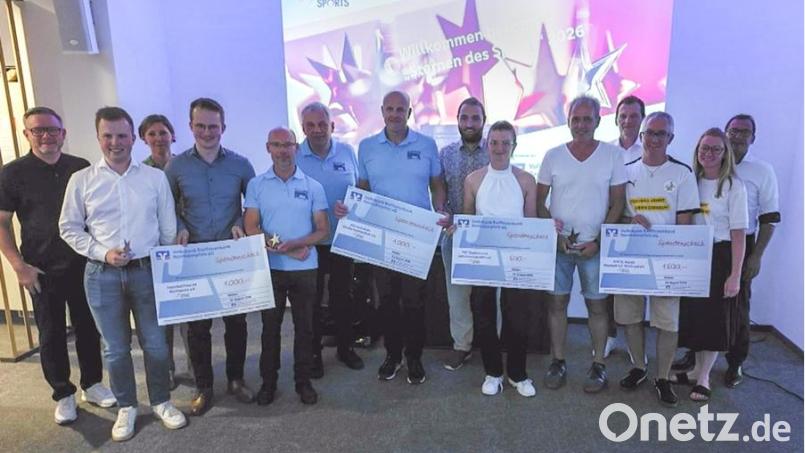 Die DJK St. Martin Neustadt a.d. Waldnaab e.V. erhält den „Großen Stern des Sports“ in Bronze für ihr inklusives Projekt. Bild: Volksbank Raiffeisenbank Nordoberpfalz eG