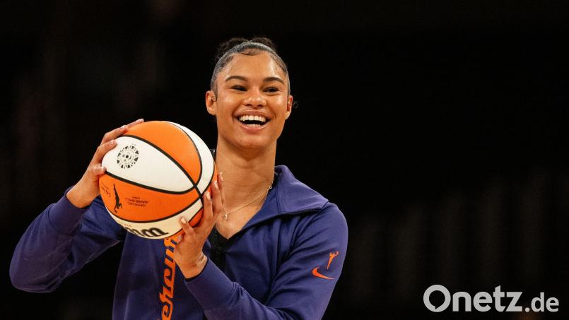 Basketballerin Satou Sabally fällt auf unbestimmte Zeit aus. (Archivbild) Bild: Maximilian Haupt/dpa