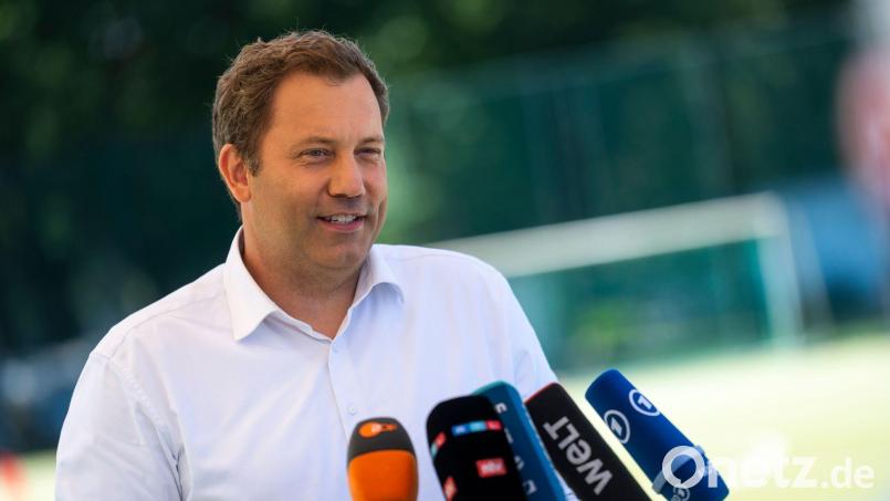 Klingbeil muss für seinen Steuerentwurf viel Kritik einstecken. (Archivbild) Bild: Christophe Gateau/dpa
