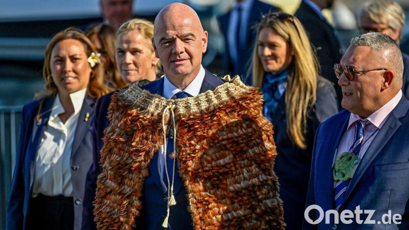 Gianni Infantino, hier bei der Auslosung der Frauen-WM 2023 in Auckland, hat nicht mehr das Vertrauen des neuseeländischen Verbands. (Archivbild) Bild: Alan Lee/Photosport NZ via AP/dpa