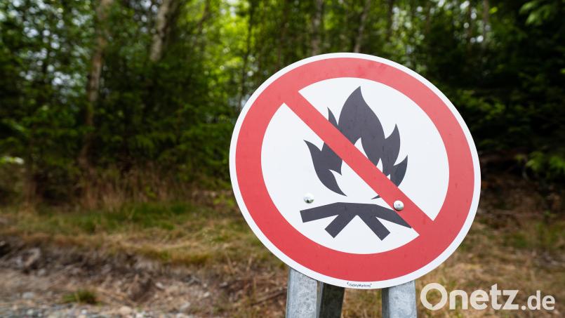 Rund um den Steinberger See wurden trotz Dürre und Verbots wiederholt Lagerfeuerstellen entdeckt. Symbolbild: Nicolas Armer