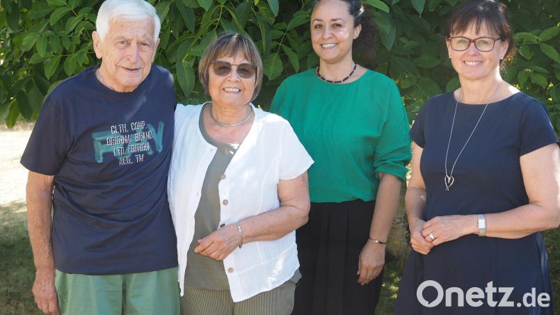 Bürgermeisterin Birgit Barth (rechts) gratulierte Walter und Gerda Hörmann (von links) zur Goldenen Hochzeit. Mit im Bild ist Tochter Maria. Bild: Klaus Trenz