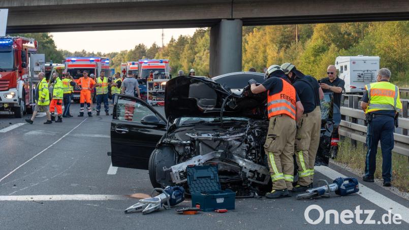 Mehrere Fahrzeuge sind auf der A73 bei Bamberg in einen Unfall verwickelt. Bild: Ferdinand Merzbach/NEWS5/dpa