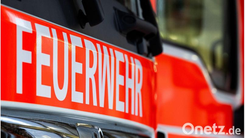 Zunächst mussten laut Feuerwehr Häuser evakuiert werden - die Bewohner konnten aber wieder zurück. (Symbolbild) Bild: Soeren Stache/dpa