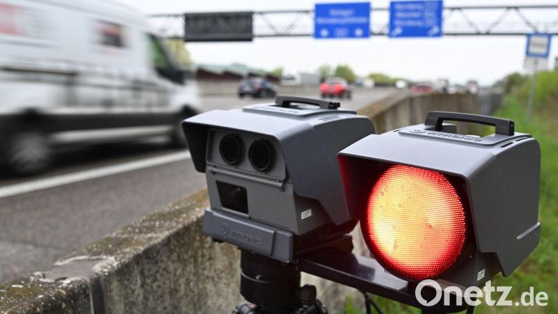 Blitzer sollen Raser bremsen - die Speedweek hatte damit wohl bedingt Erfolg. (Archivbild) Bild: Marijan Murat/dpa