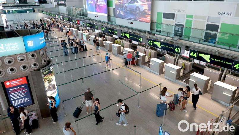 Auf der Webseite des Airports auf der Mittelmeerinsel Sizilien werden nur noch wenige Flüge als gestrichen angezeigt. (Archivbild) Bild: Davide Anastasi/LaPresse via ZUMA Press/dpa