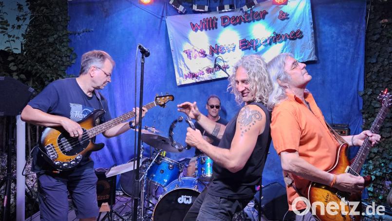Willi Dentler & The New Experience beendeten mit Rockklassikern die diesjährige "Live Stage"-Saison. Bild: Sabine Mende