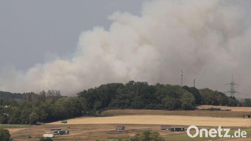 Die Feuerwehr rückte zu einem Großeinsatz aus. Bild: Brandon Lee Posse/dpa