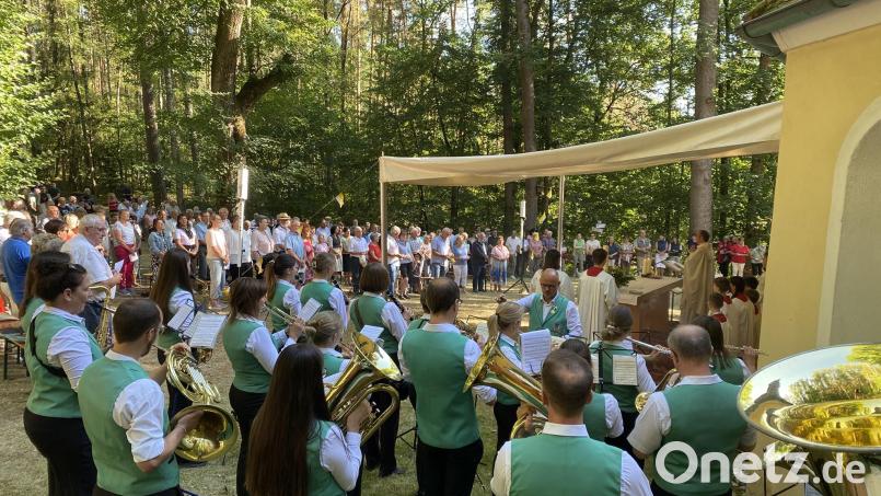 Den Festgottesdienst umrahmte die Jugendblaskapelle Nabburg. Bild: Raphael Haubelt