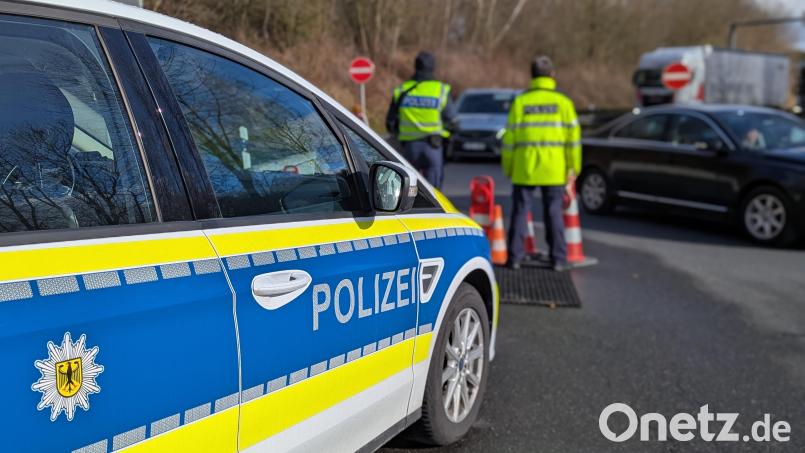 Die Bundespolizei Waidhaus hat zehn Haftbefehle bei Grenzkontrollen auf der A6 vollstreckt. Symbolbild: Bundespolizei