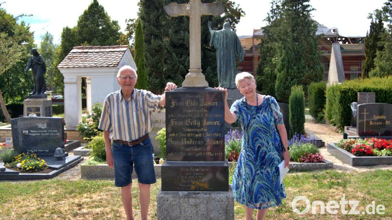 Inge und Peter Ilgenfritz schaffen es nur noch selten zu dem Grab nach Amberg. Bild: Valerie Preiß