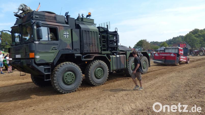 Der bärenstarke Elefant 2 der Bundeswehr wurde von einem technischen Defekt eingebremst und konnte den Full Pull nicht abschließen. Etliche Zuschauer hoffen auf eine erneute Teilnahme im nächsten Jahr. Bild: Heidi Franitza