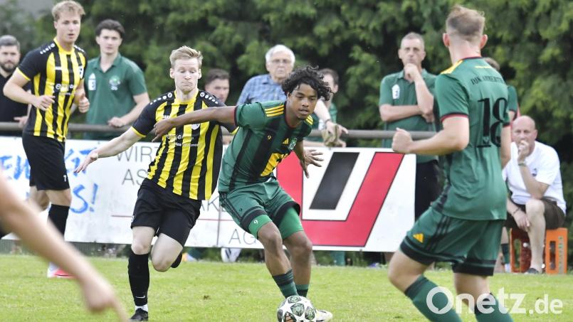 Die DJK Ammerthal (grün) muss am Dienstag beim FSV Stadeln ran. Bild: Hubert Ziegler