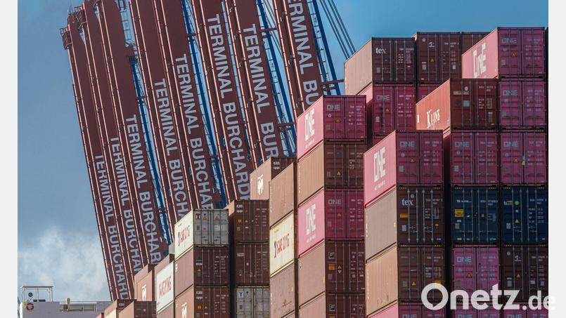Verdi hat Beschäftigte im Hamburger Hafen zum Warnstreik aufgerufen. (Archivbild) Bild: Markus Scholz/dpa