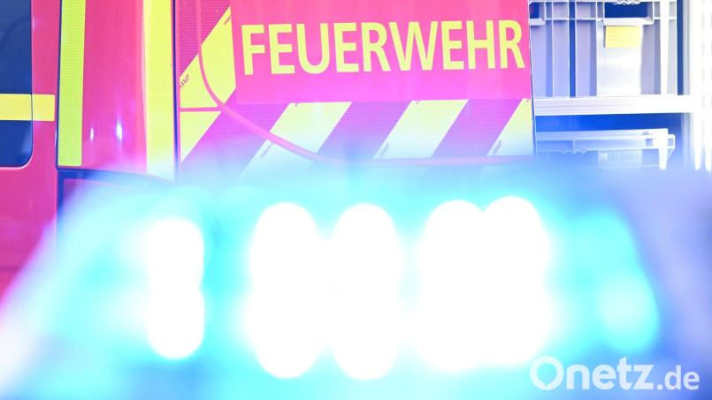 Im Industriegebiet in Luhe-Wildenau kam es am Sonntagabend zu einem Einsatz. Aluminiumschlacke hatte reagiert und dabei Rauch entwickelt. Symbolbild: Bernd Weißbrod/dpa