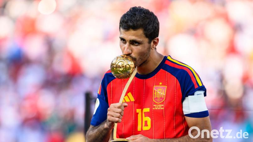 Spaniens Weltmeisterkapitän Rodri steht kurz vor einem Wechsel zum FC Barcelona. (Archivbild) Bild: Tom Weller/dpa