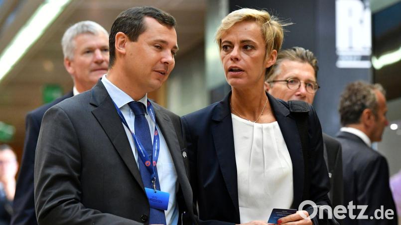 Betriebsdirektor Kevin Lamour (l) hat die FIFA verlassen. (Archivbild) Bild: Harold Cunningham/UEFA via Getty Images/dpa