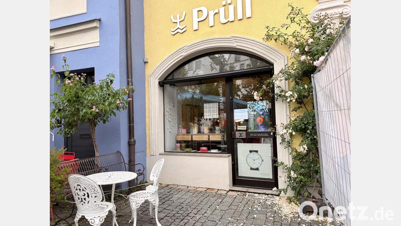 Seit 26 Jahren gibt es das Werkstattlädchen Schmuck und Gerät in Weidens Innenstadt. In Kürze zieht der Laden ein paar Meter weiter. Die Galerie bleibt. Bild: Gabi Schönberger