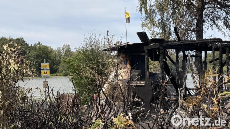 Von den verbrannten Campingwagen am Rußweiher blieb nach dem Feuer wenig übrig. Die Ermittler schließen ihre Arbeit nun ab. Archivbild: Gabi Schönberger