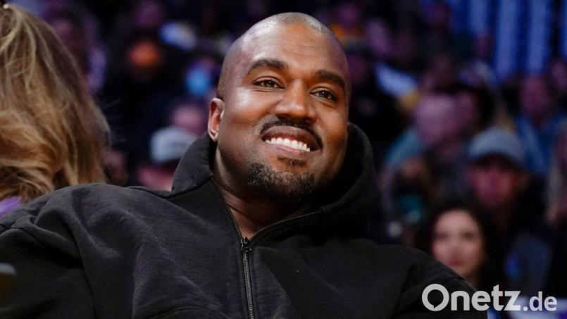 Der Rapper Ye, früher bekannt als Kanye West, plant zwei Konzerte im Oktober in der russischen Millionenmetropole St. Petersburg. (Archivbild) Bild: Ashley Landis/AP/dpa