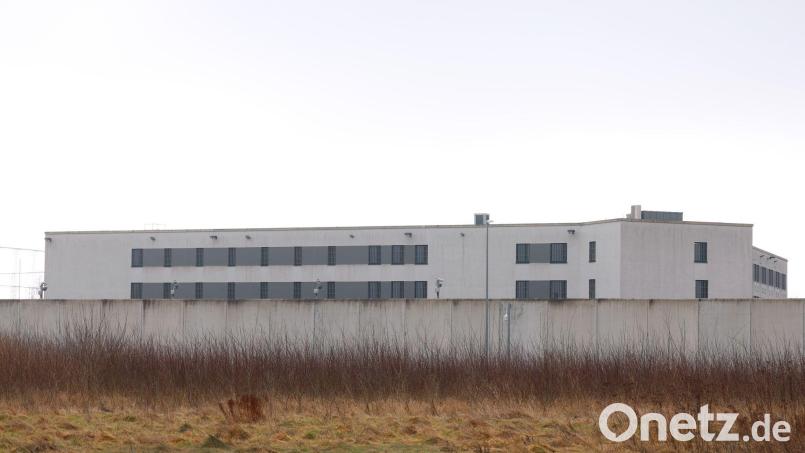 Zwei Verfahren in Zusammenhang mit Misshandlungsvorwürfen gegen frühere Mitarbeiter der JVA Augsburg-Gablingen sind zusammengeführt worden. Eine Entscheidung über ein Hauptverfahren gibt es noch nicht. (Archivbild) Bild: Karl-Josef Hildenbrand/dpa