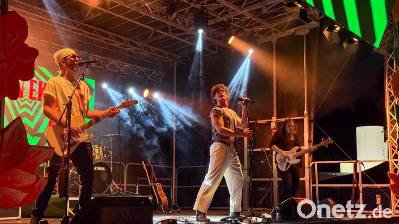 Keanan Ekksteen und seine Band aus Kapstadt. Ein toller Live-Act, der vor wenigen Zuschauern spielte. Sommer in der Stadt 2026 ist ein finanzielles Desaster. Bild: Petra Hartl