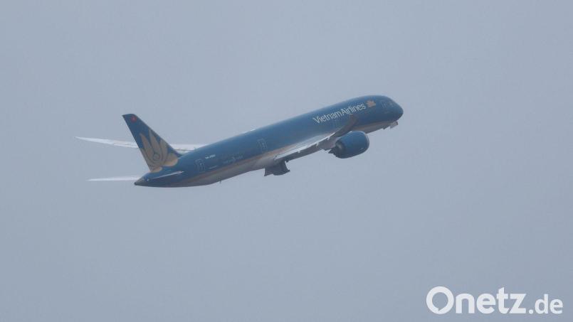 Bevor das Flugzeug am Samstag wieder landen konnte, musste es tonnenweise Kerosin ablassen. Bild: Karl-Josef Hildenbrand/dpa