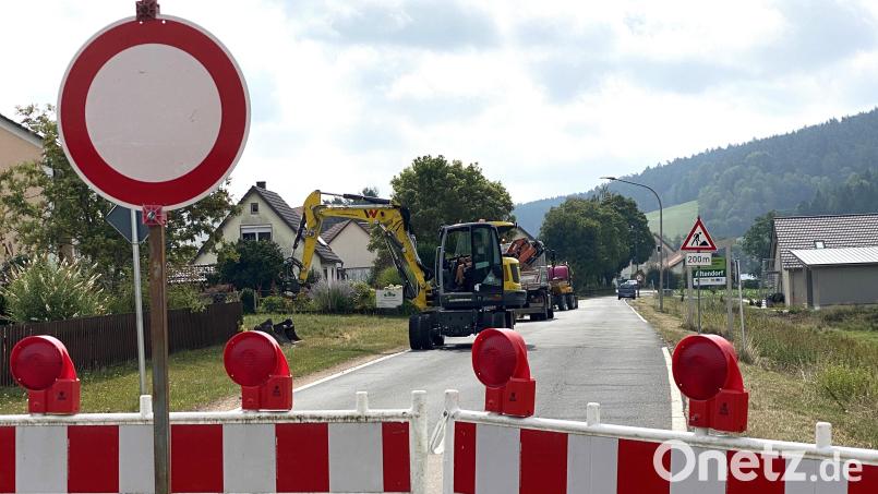 Keine Durchfahrt in Altendorf bei Nabburg: Die Autofahrer werden umgeleitet. Bild: Claudia Völkl