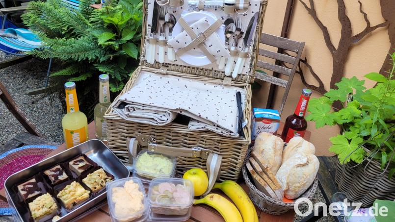 Gut gefüllt und regional gepackt: Die Picknickkörbe stehen an den Abholstationen im Landkreis Neustadt/WN auf Bestellung bereit. Bild: Daniela Thoma