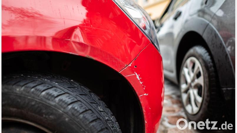 In der anstehenden Preisrunde für Autoversicherungen deutet vieles darauf hin, dass die Zeit der massiven Preissteigerungen ausläuft. (Symbolbild) Bild: Robert Michael/dpa