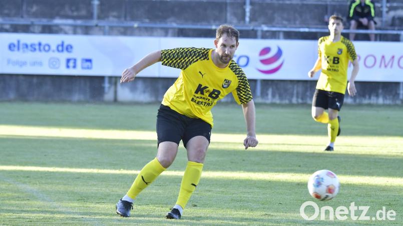 Ende der Woche soll die Entscheidung fallen, ob Mario Zitzmann weiterhin für den FC Amberg spielt. Bild: Hubert Ziegler