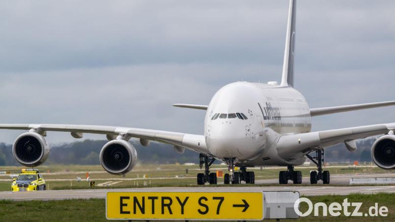 Eine frühere Landung einer Lufthansa A380 in München. (Illustration) Bild: Peter Kneffel/dpa