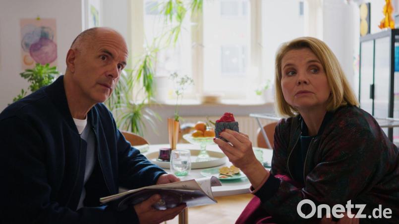 Annette Frier und Christoph Maria Herbst verkörpern Anne und Erik Merz. Bild: Brendan Uffelmann/ZDF/dpa