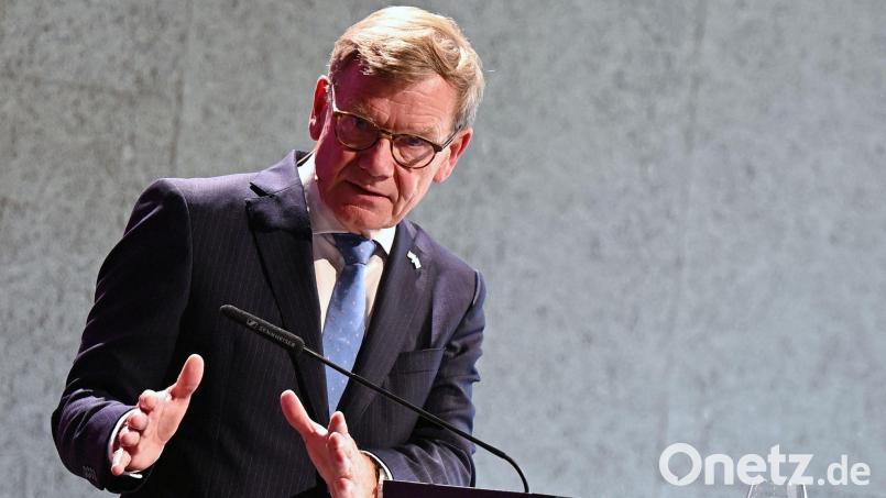 Klar in der Kritik, zögerlich bei den Konsequenzen: Der Außenminister bewertet in der Schweiz die Äußerungen des israelischen Polizeiministers. Bild: Lilli Förter/dpa