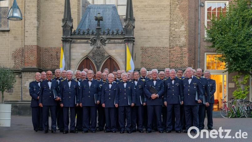 Der Männerchor der Niederländischen Luftwaffe tritt in Grafenwöhr auf. Bild: Jan van Aefst