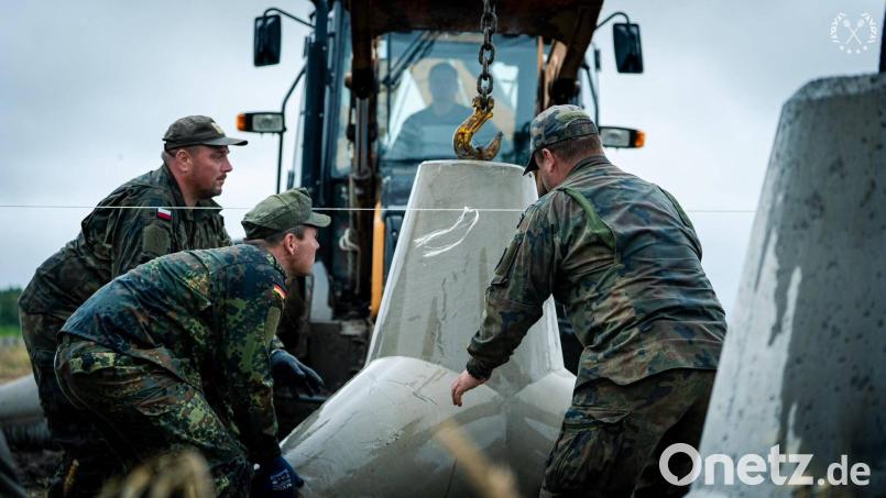 Die Bundeswehr hilft bei der Befestigung von Polens Ostgrenze. (Archivfoto) Bild: ---/Polnische Streitkräfte/dpa