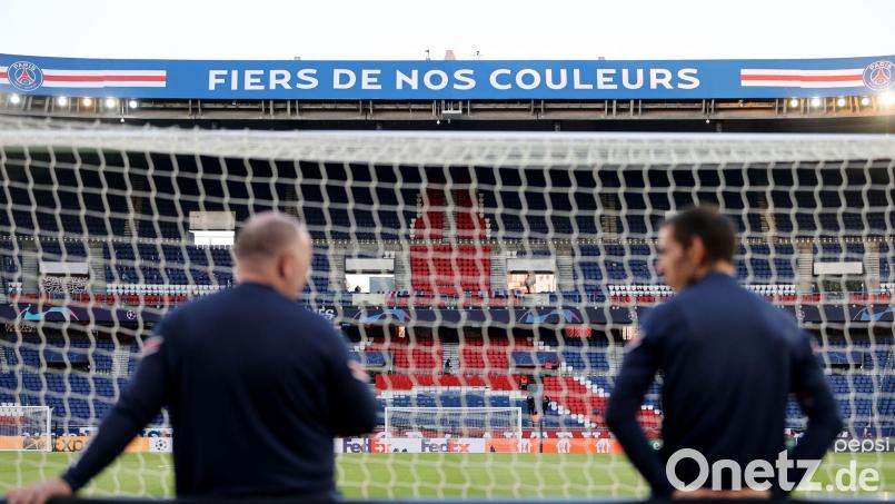 Im Parc de Princes kann derzeit nicht gespielt werden. (Archivbild) Bild: Jan Woitas/dpa
