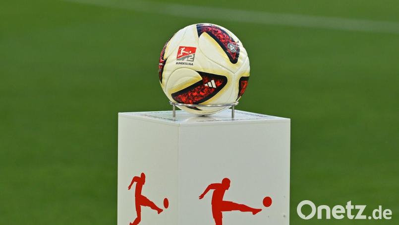 Die Bundesliga hat einen langjährigen Rechtsstreit gegen die Ticketbörse Viagogo gewonnen. (Symbolbild) Bild: Swen Pförtner/dpa