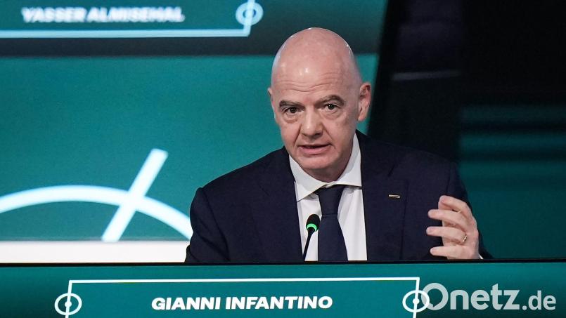 Wird jetzt auch von Fan-Vereinigungen massiv angegangen: Gianni Infantino. (Archivbild) Bild: Darryl Dyck/The Canadian Press/AP/dpa